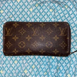 Louis Vuitton Zip Around Wallet